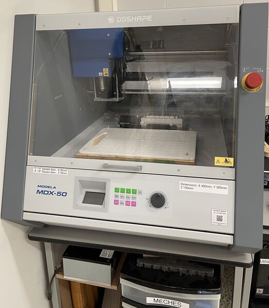 Fichier:CNC MDX-50.JPG